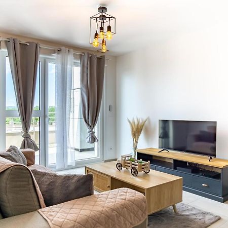 85 Geneve Confortable T2 Avec Parking Prive Анси Экстерьер фото